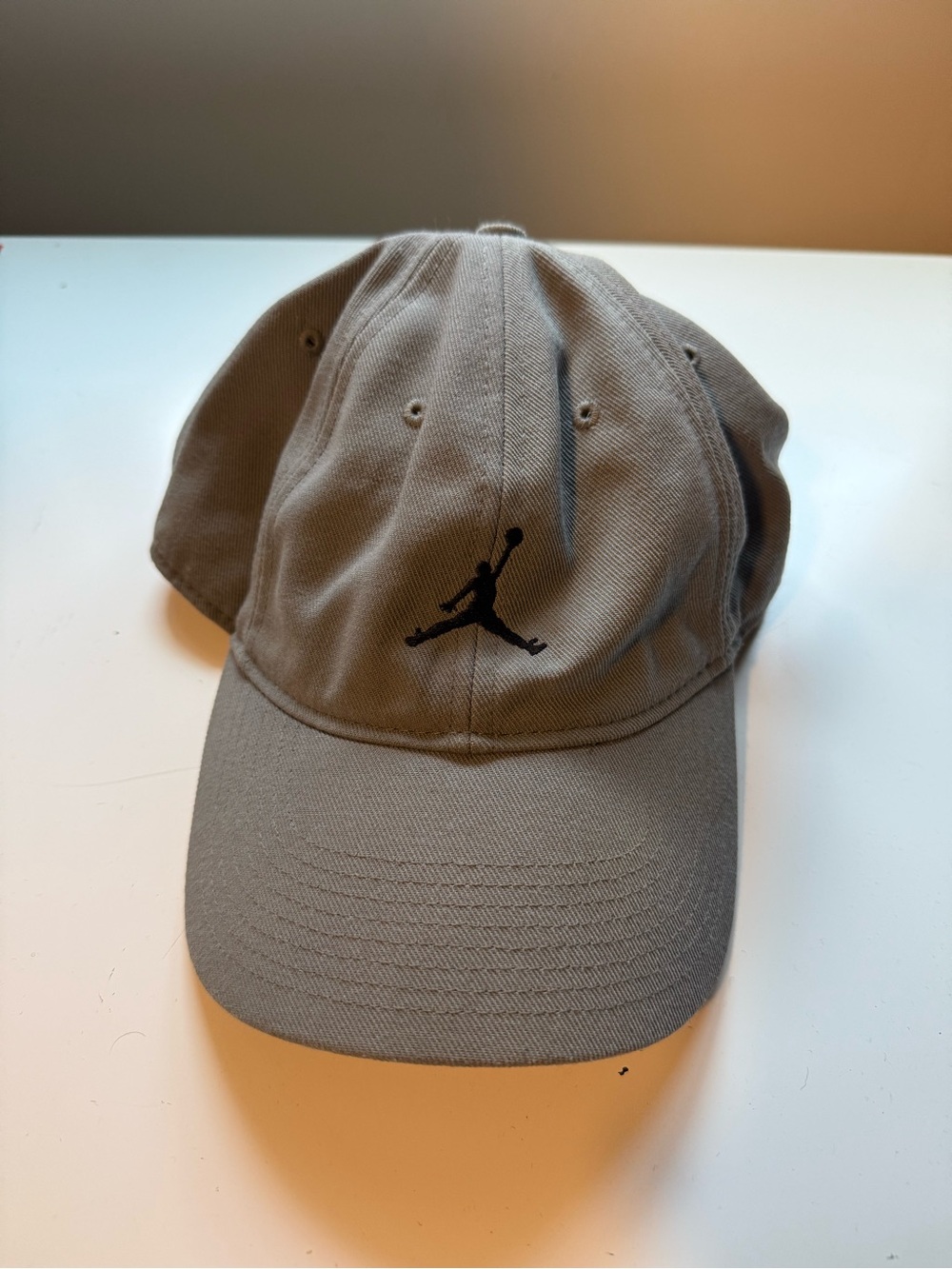 Nike Jordan Men's Gray Baseball Cap with Black Jumpman